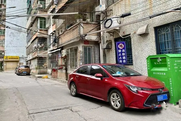 暢通消防通道，守護群眾安全！湛江坡頭消防聯(lián)合區(qū)交警大隊開展消防車通道專項整治